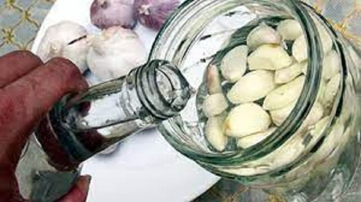 các bước ngâm rượu tỏi cho gà