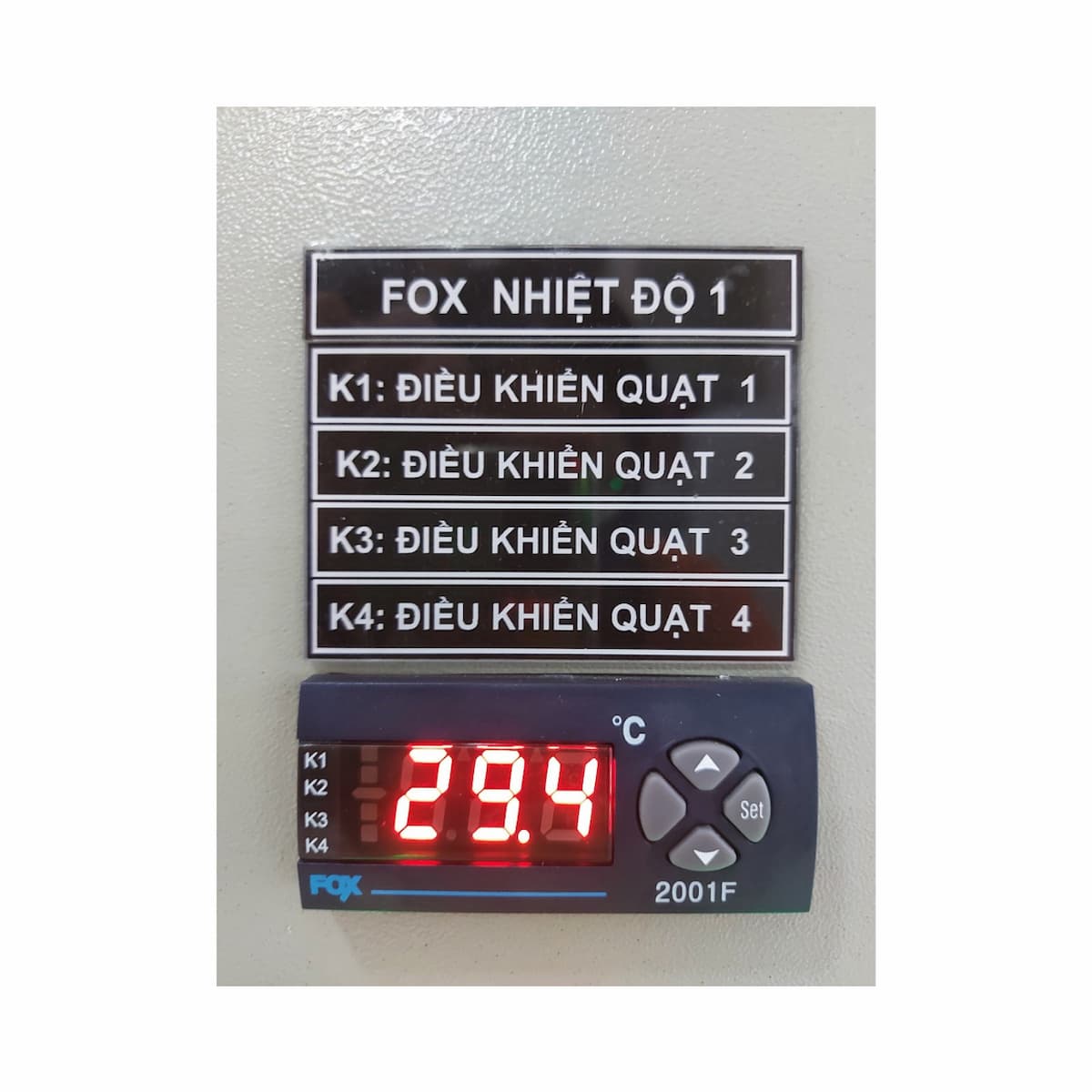 tủ điều khiển 6 quạt theo nhiệt độ fox nhiệt 2001f sigma (2)